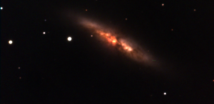 BSU天文台拍摄的星暴星系M82